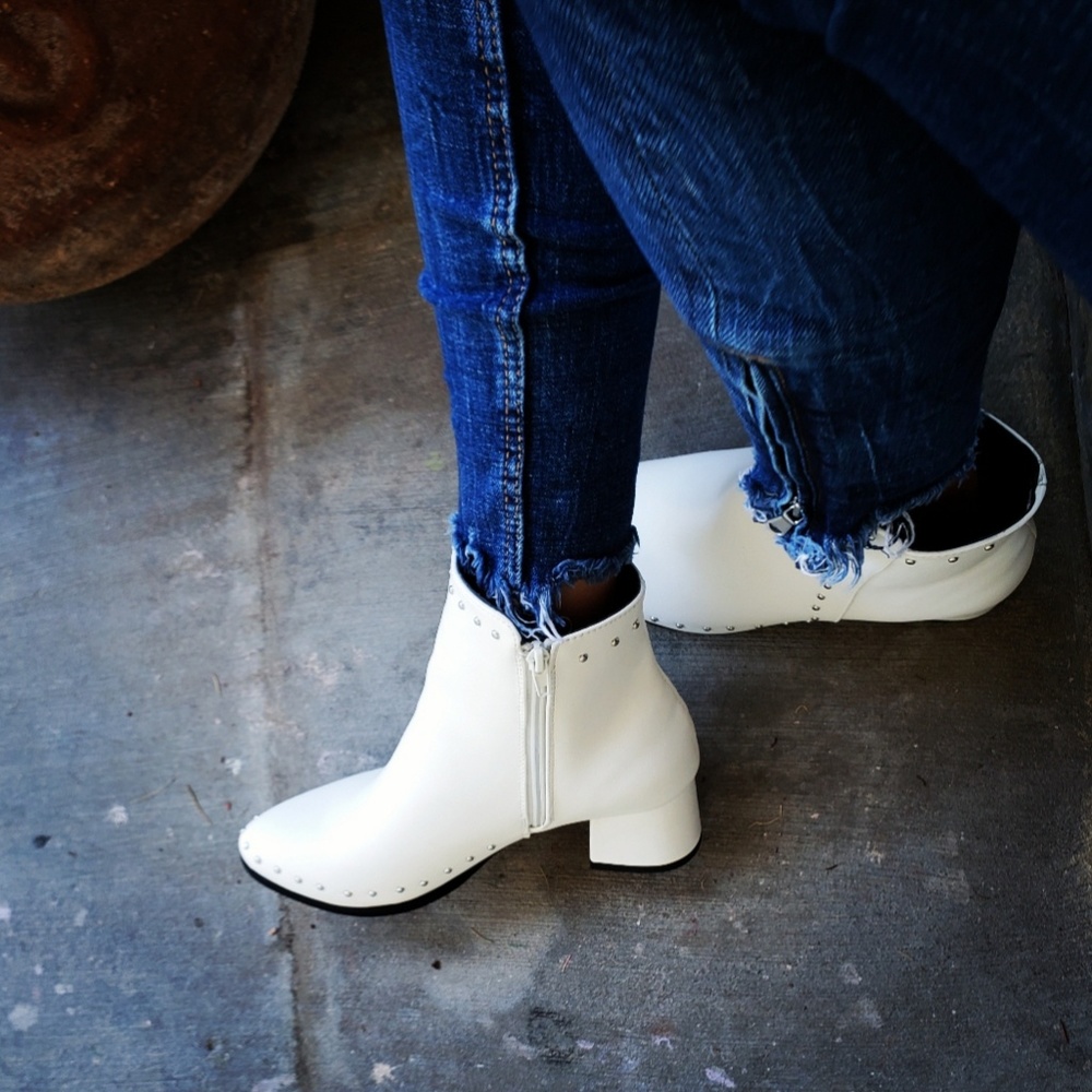 📣LAST PAIR//The Whitney// white studded boots - Picture 8 of 8